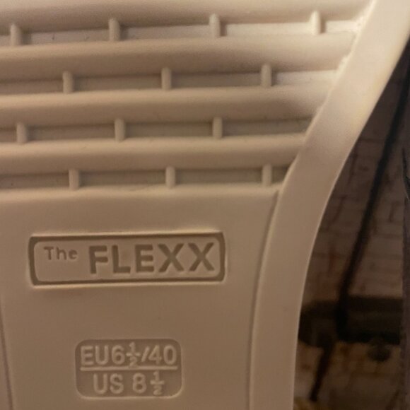 The Flexx Womens Sneak Name Sneaker US 8.5 Leather New in Box - Picture 5 of 6